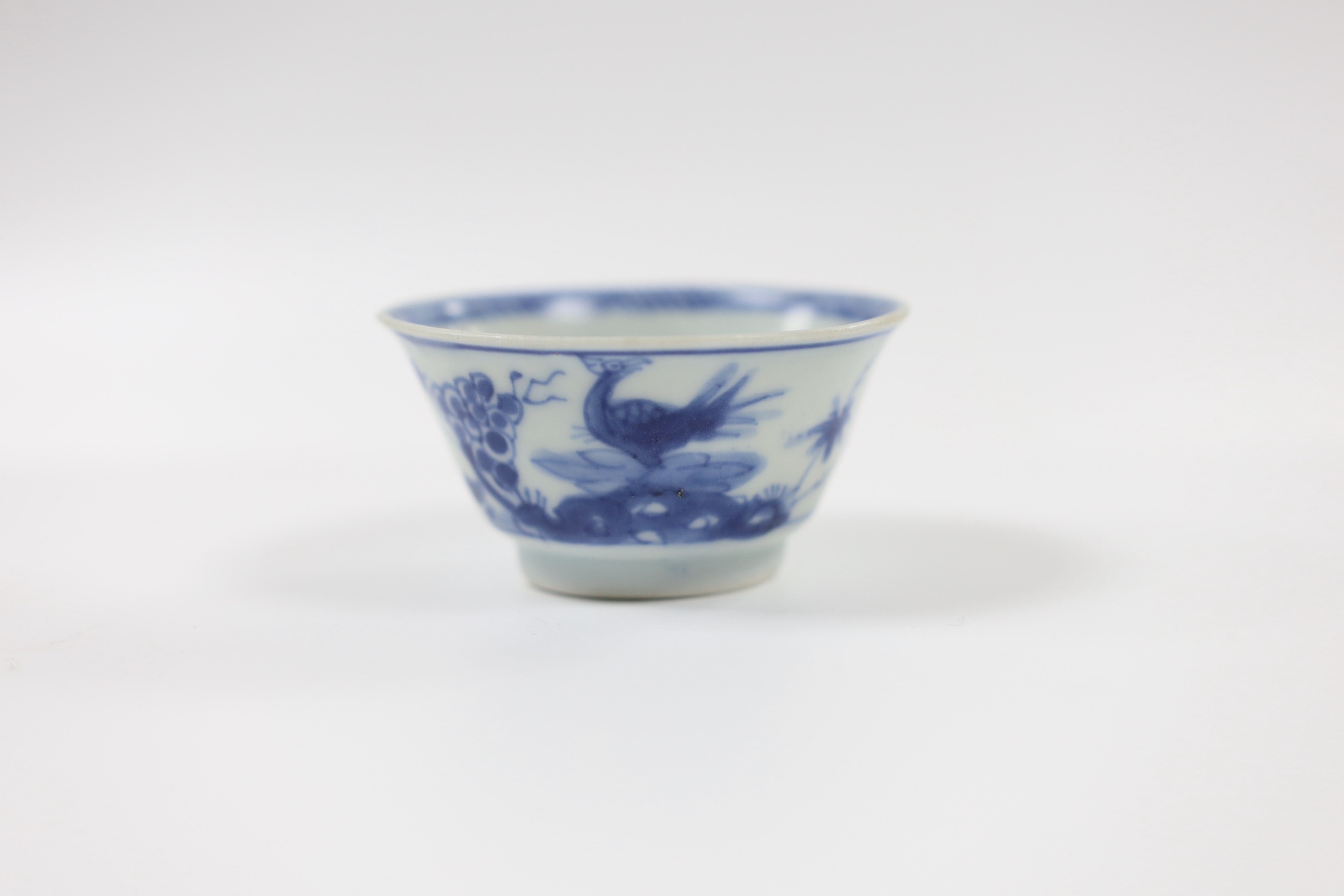 A Nanking Cargo blue and white tea bowl and saucer, 4cm tall